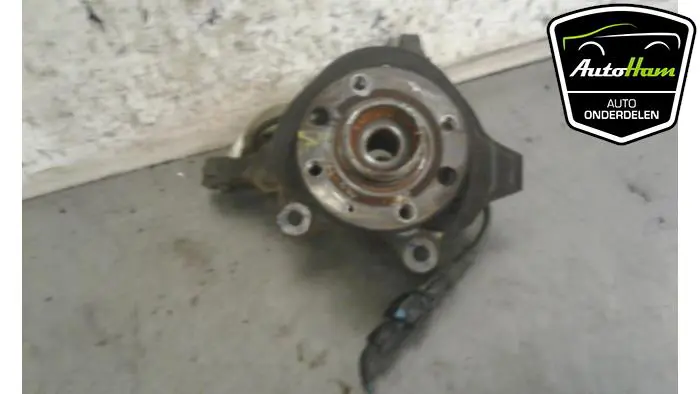 Fusee links-voor Opel Tigra