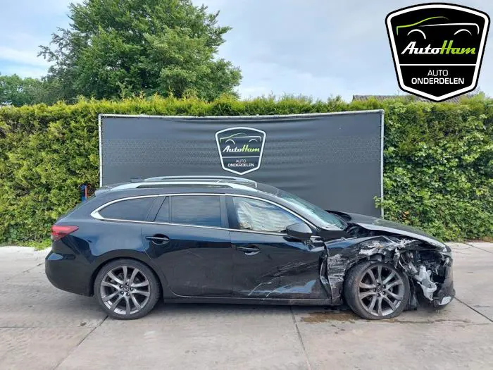 Mazda 6.