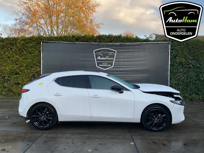 Mazda 3.