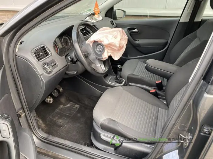 Volkswagen Polo 2010 - large/6670f832-91b7-4777-909c-a6c65a2738ef.jpg