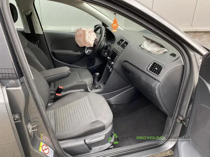 Volkswagen Polo 2010 - large/8ff85550-9731-4703-92dd-fc6d4528d39f.jpg