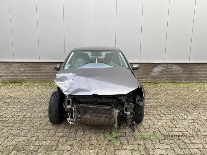 Volkswagen Polo 2010 - large/9b9db208-5f3a-43a0-93ed-636c6deb9e17.jpg