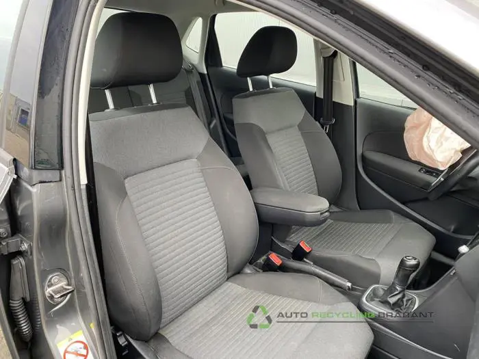 Volkswagen Polo 2010 - large/bb8a67cd-195f-482e-8f81-6d55b1aaf1c5.jpg