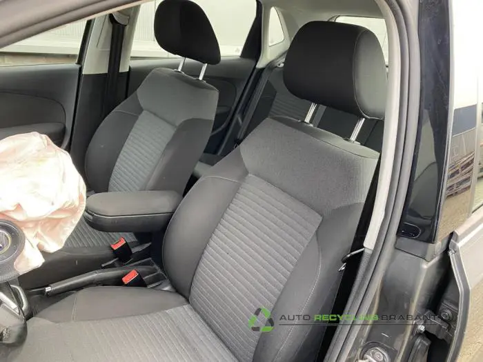 Volkswagen Polo 2010 - large/fbf702fa-7305-4008-9eac-de75efa0a58a.jpg